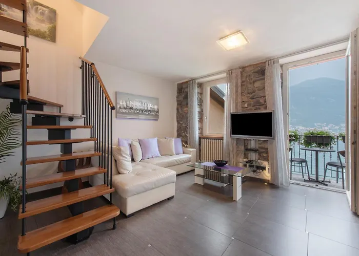 Luxury Lakefront Maisonette Apartmán