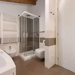 Апартаменты Luxury Lakefront Maisonette