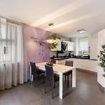 Luxury Lakefront Maisonette *