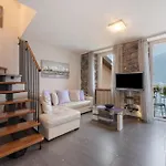 Luxury Lakefront Maisonette *