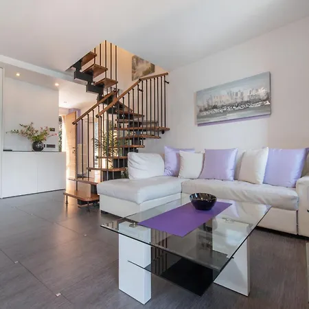 Luxury Lakefront Maisonette