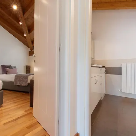Lägenhet Luxury Lakefront Maisonette Lezzeno