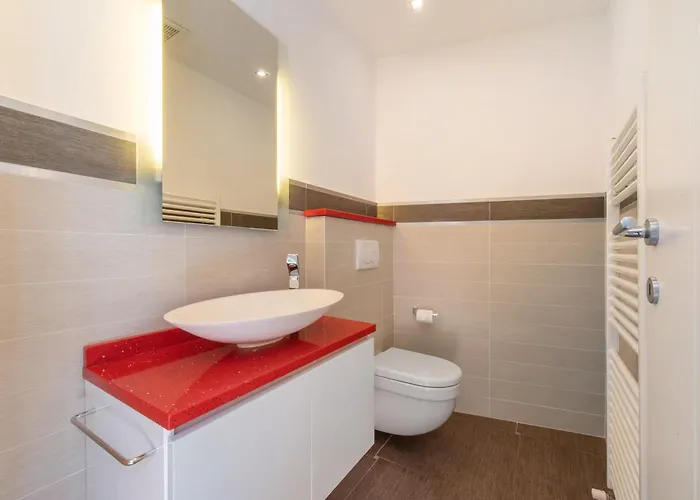 Luxury Lakefront Maisonette * Лезено