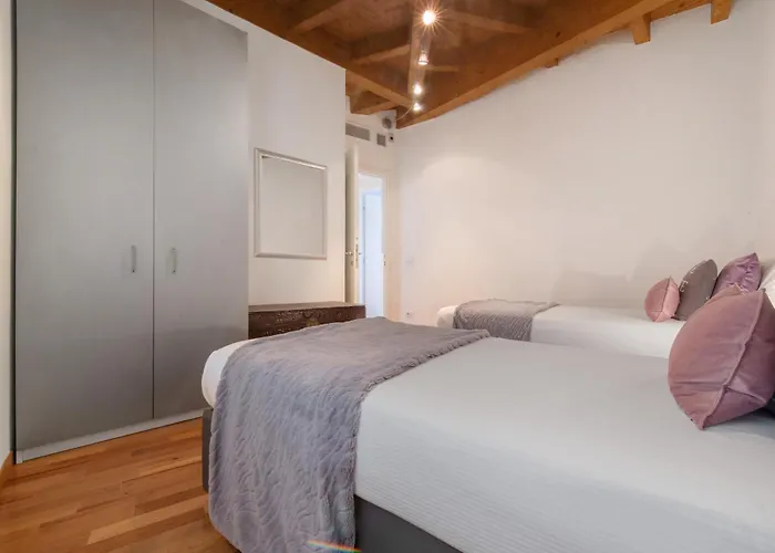 Апартаменты Luxury Lakefront Maisonette Лезено