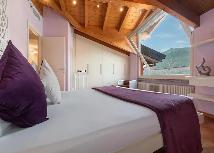 Luxury Lakefront Maisonette Daire