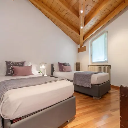 Luxury Lakefront Maisonette *