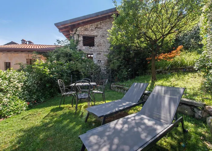 Luxury Lakefront Maisonette