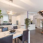 Apartment Luxury Lakefront Maisonette *